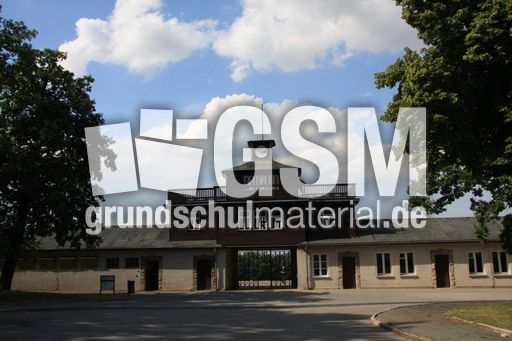 Buchenwald_Haupttor-5917.JPG